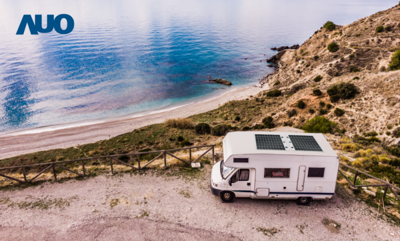 「可撓輕量化太陽光電板SunCurva」使用輕量特殊耐候型複合板取代傳統太陽能板的玻璃前板，不僅降低70%重量，每米平方僅3Kg；具有抗衝擊性能及通過電磁相容性測試，可應用於交通運輸工具，如露營車、遊艇等